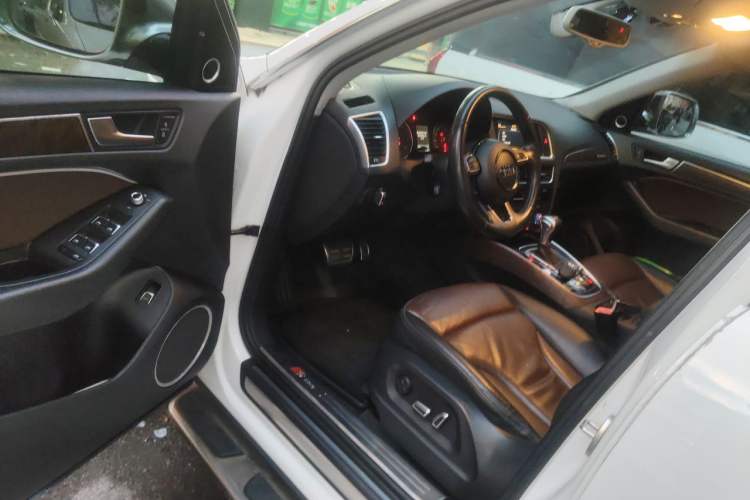 Used Audi Q5 2015 40 TFSI Comfort Model Driver Seat