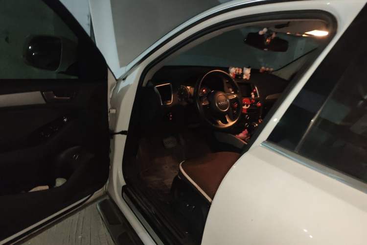 Used Audi Q5 2015 40 TFSI Trendy Edition Driver Seat