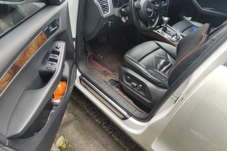 Used Audi Q5 2015 40 TFSI Comfort Model Driver Seat