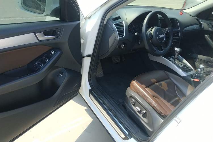 Used Audi Q5 2015 40 TFSI Technology Edition Driver Seat