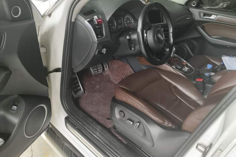 Used Audi Q5 2015 40 TFSI Comfort Model Driver Seat
