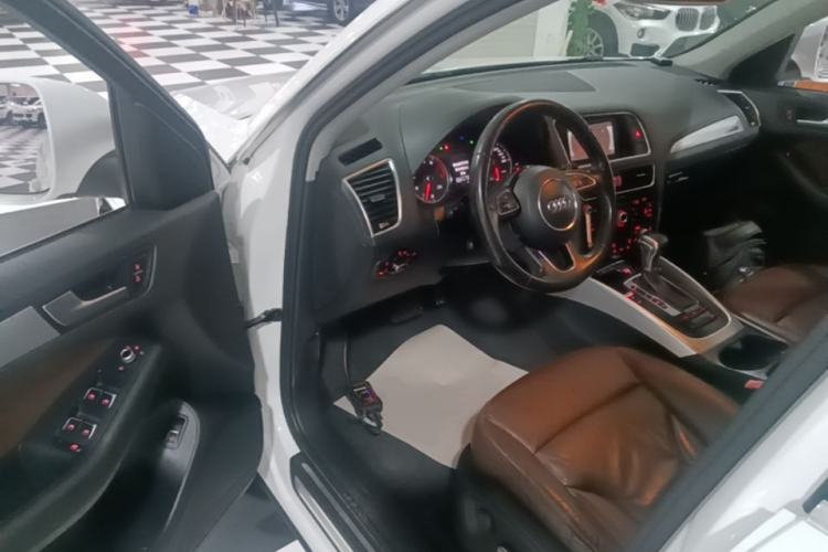 Used Audi Q5 2015 40 TFSI Technology Edition Driver Seat