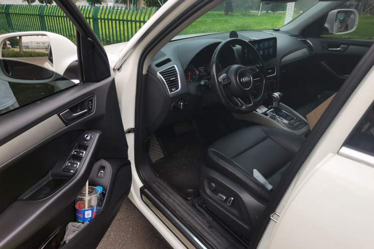Used Audi Q5 2015 40 TFSI Trendy Edition Driver Seat