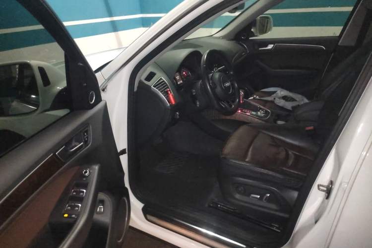 Used Audi Q5 2015 40 TFSI Comfort Model Driver Seat