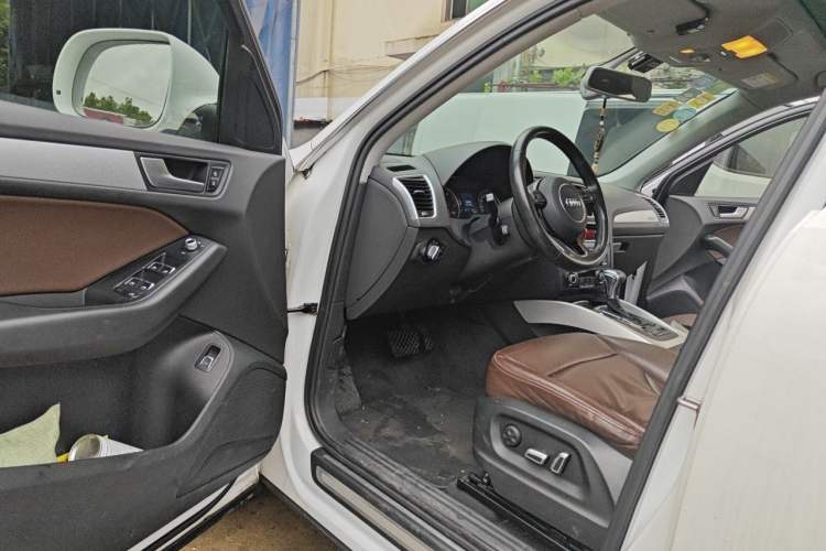 Used Audi Q5 2015 40 TFSI Technology Edition Driver Seat