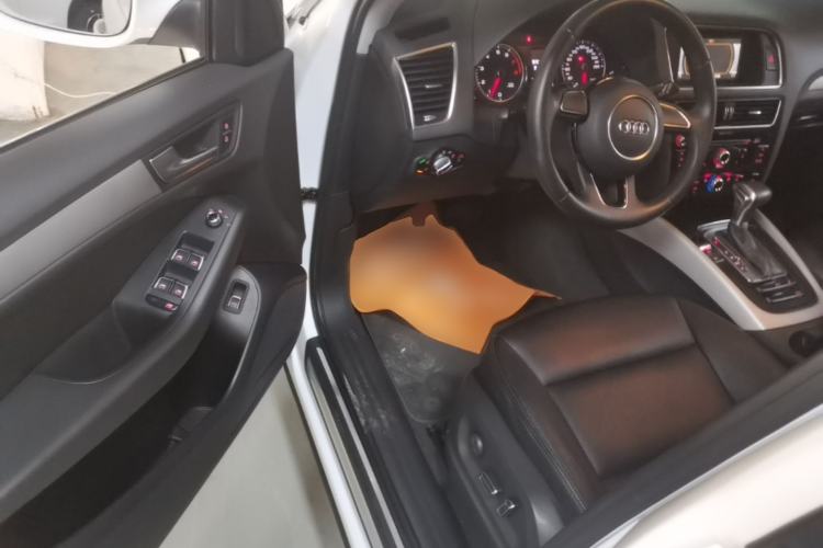 Used Audi Q5 2015 40 TFSI Trendy Edition Driver Seat