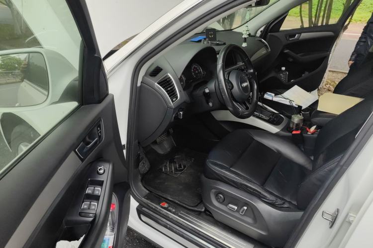 Used Audi Q5 2015 40 TFSI Trendy Edition Driver Seat