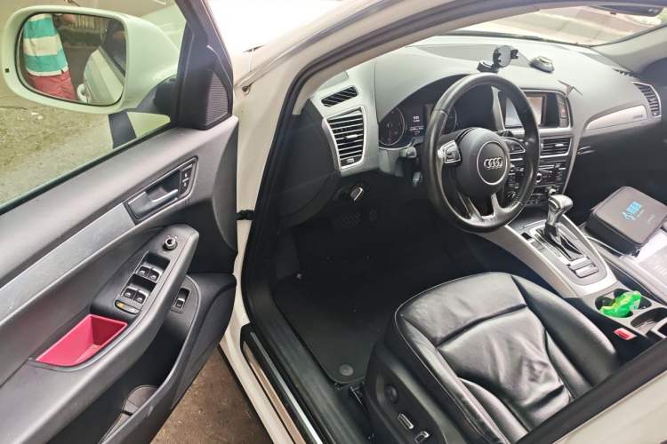 Used Audi Q5 2015 40 TFSI Technology Edition Driver Seat