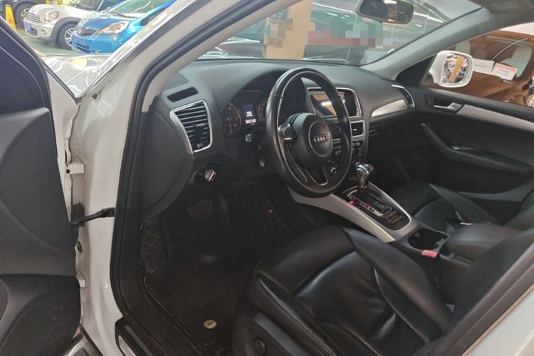 Used Audi Q5 2015 40 TFSI Technology Edition Driver Seat