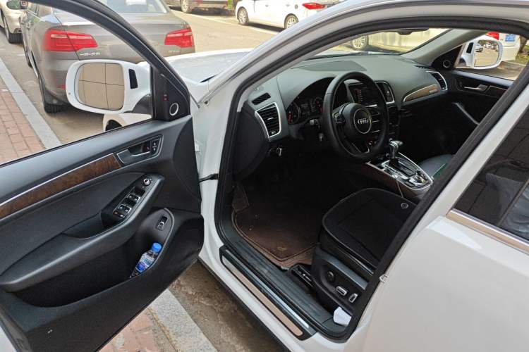 Used Audi Q5 2015 40 TFSI Comfort Model Driver Seat
