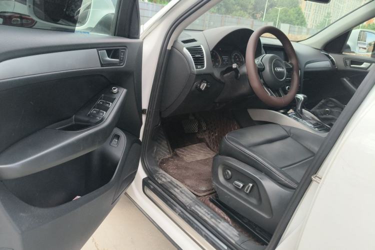Used Audi Q5 2015 40 TFSI Trendy Edition Driver Seat