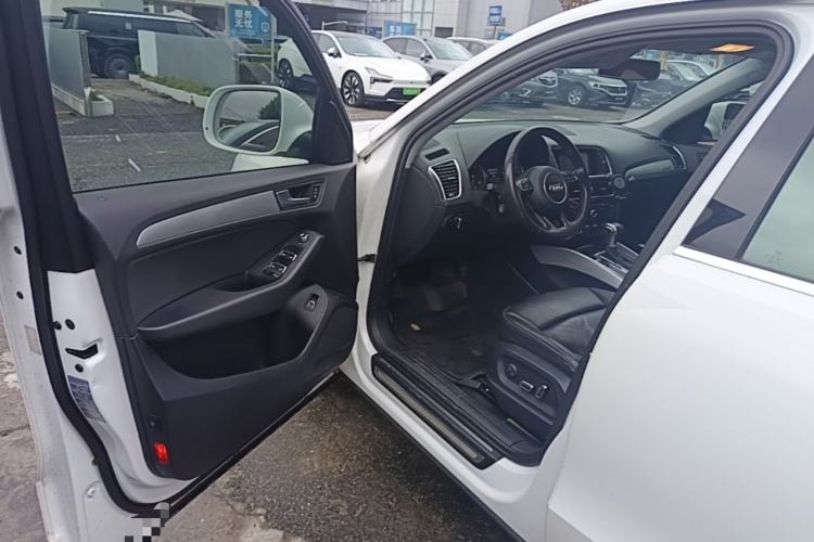 Used Audi Q5 2015 40 TFSI Technology Edition Driver Seat