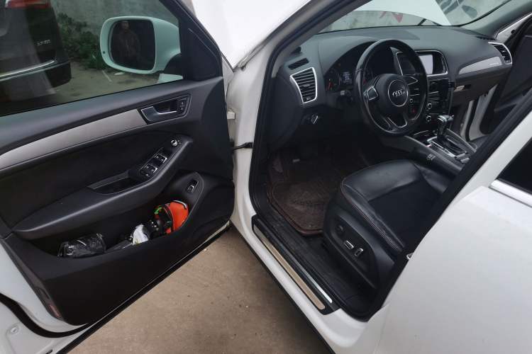Used Audi Q5 2015 40 TFSI Trendy Edition Driver Seat