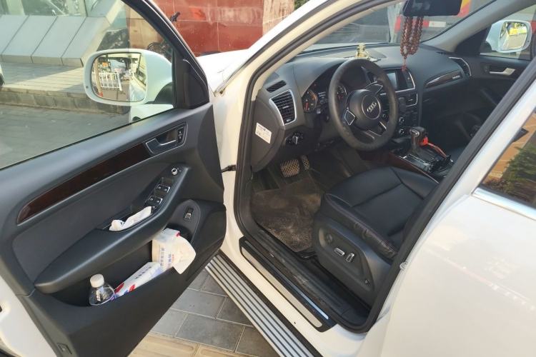 Used Audi Q5 2015 40 TFSI Trendy Edition Driver Seat
