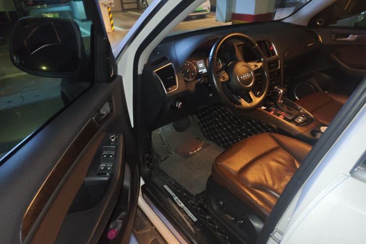 Used Audi Q5 2015 40 TFSI Comfort Model Driver Seat