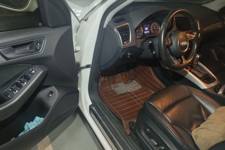 Used Audi Q5 2015 40 TFSI Technology Edition Driver Seat
