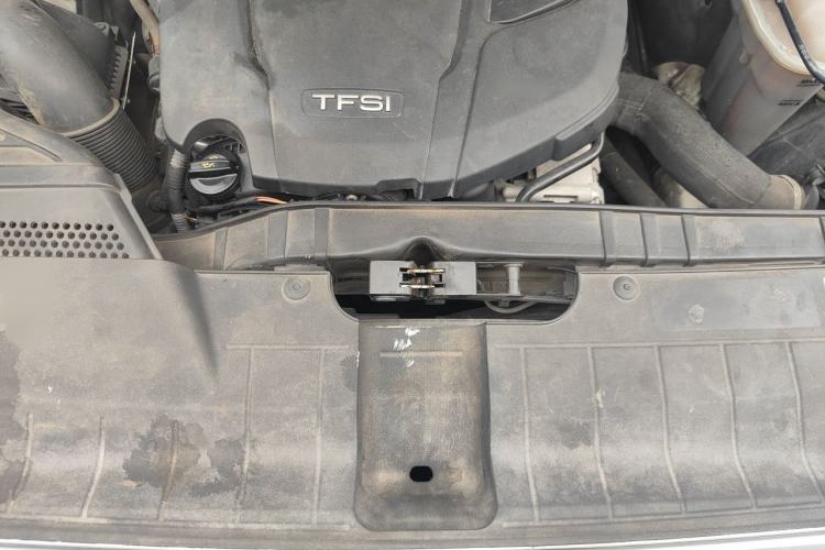 Used Audi Q5 2015 40 TFSI Technology Edition Engine Bay