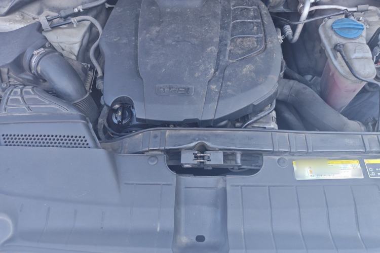 Used Audi Q5 2015 40 TFSI Luxury Model Engine Bay