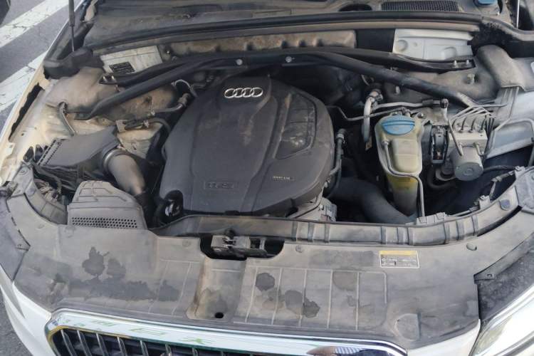 Used Audi Q5 2015 40 TFSI Technology Edition Engine Bay
