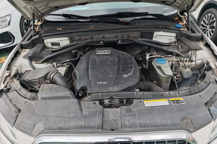 Used Audi Q5 2015 40 TFSI Technology Edition Engine Bay