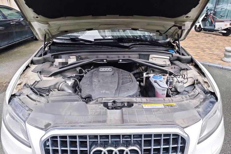 Used Audi Q5 2015 40 TFSI Comfort Model Engine Bay