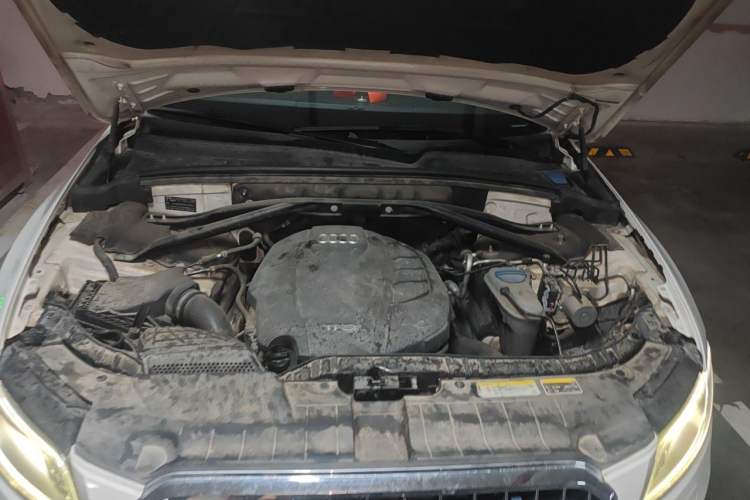 Used Audi Q5 2015 40 TFSI Trendy Edition Engine Bay