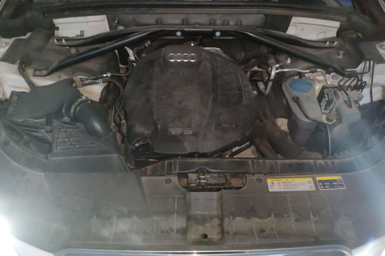 Used Audi Q5 2015 40 TFSI Comfort Model Engine Bay