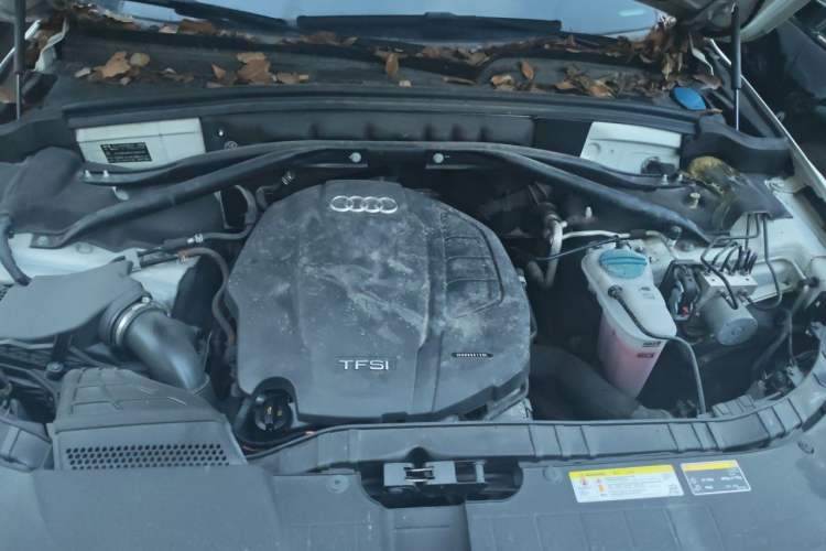 Used Audi Q5 2015 40 TFSI Trendy Edition Engine Bay