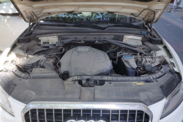 Used Audi Q5 2015 40 TFSI Comfort Model Engine Bay