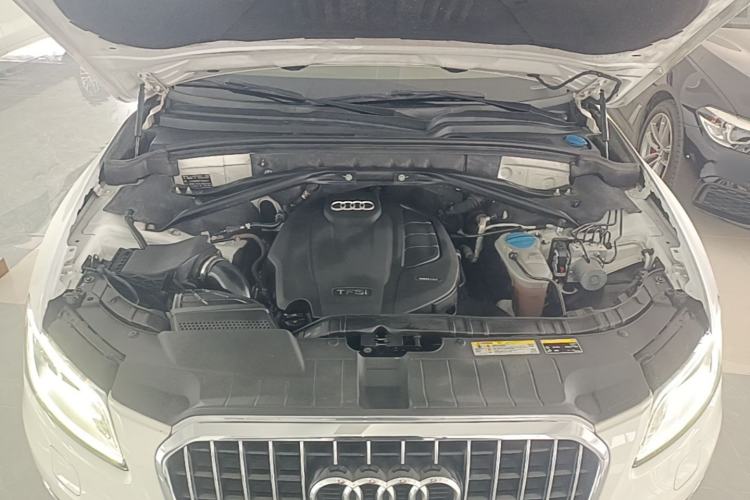 Used Audi Q5 2015 40 TFSI Technology Edition Engine Bay