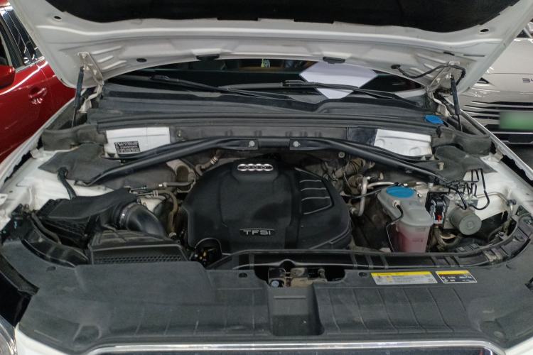 Used Audi Q5 2015 40 TFSI Technology Edition Engine Bay