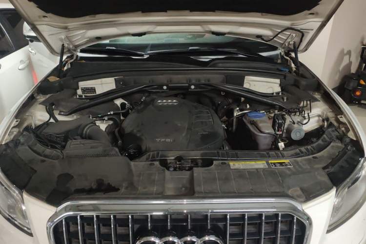 Used Audi Q5 2015 40 TFSI Technology Edition Engine Bay