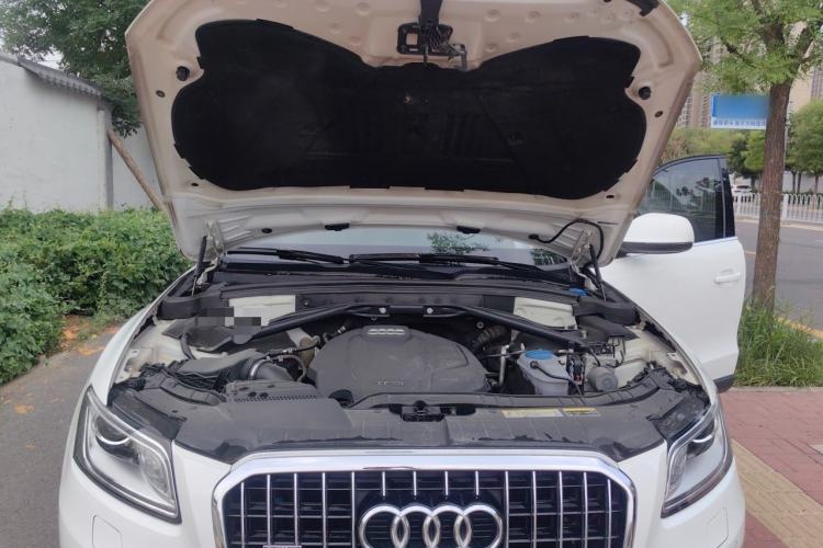 Used Audi Q5 2015 40 TFSI Technology Edition Engine Bay