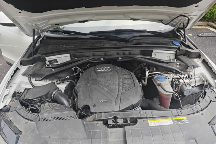 Used Audi Q5 2015 40 TFSI Technology Edition Engine Bay