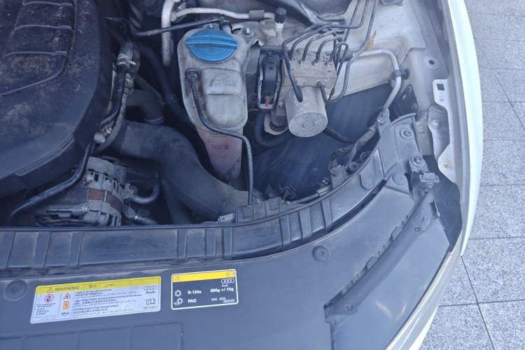 Used Audi Q5 2015 40 TFSI Luxury Model Engine Bay Left