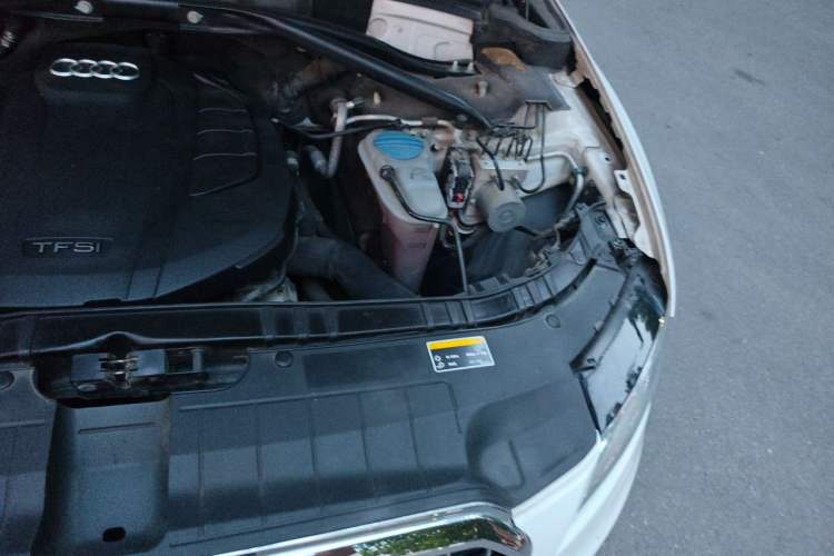 Used Audi Q5 2015 40 TFSI Trendy Edition Engine Bay Left