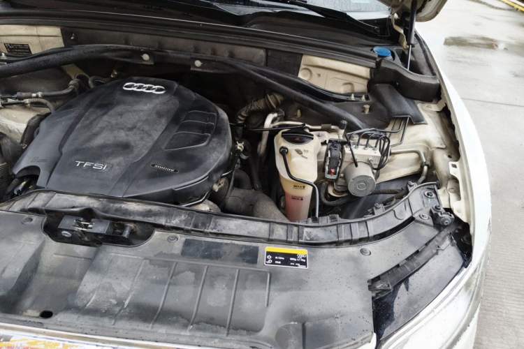 Used Audi Q5 2015 40 TFSI Technology Edition Engine Bay Left