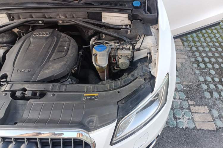 Used Audi Q5 2015 40 TFSI Technology Edition Engine Bay Left
