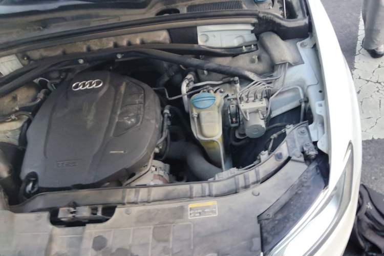 Used Audi Q5 2015 40 TFSI Technology Edition Engine Bay Left