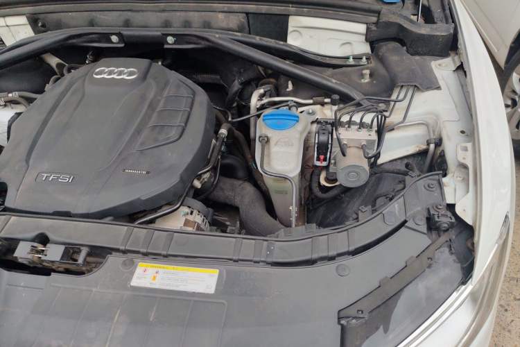 Used Audi Q5 2015 40 TFSI Technology Edition Engine Bay Left