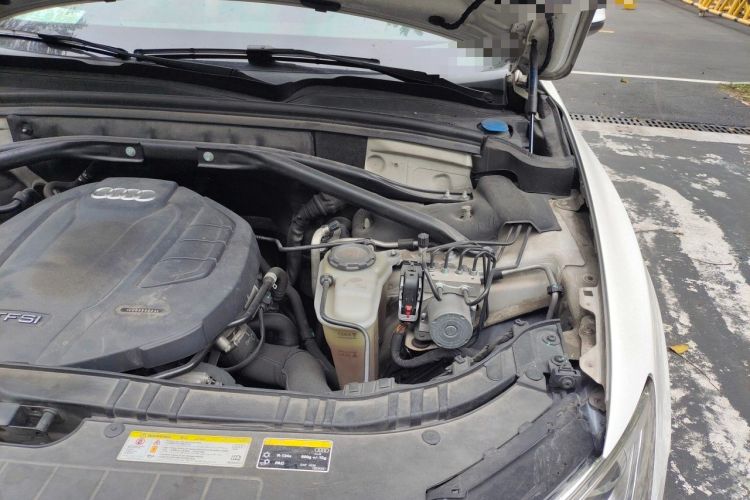 Used Audi Q5 2015 40 TFSI Technology Edition Engine Bay Left