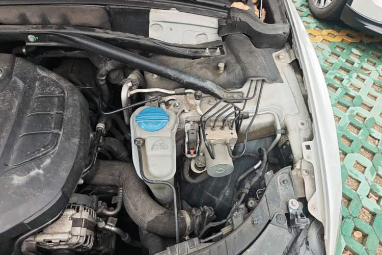 Used Audi Q5 2015 40 TFSI Technology Edition Engine Bay Left