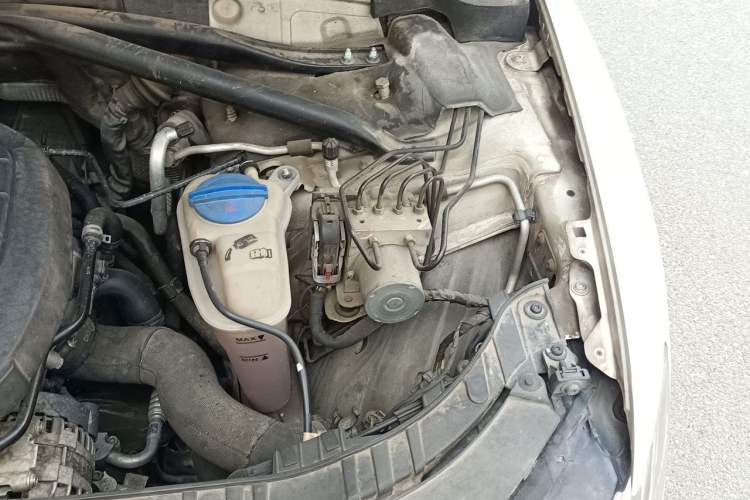 Used Audi Q5 2015 40 TFSI Technology Edition Engine Bay Left