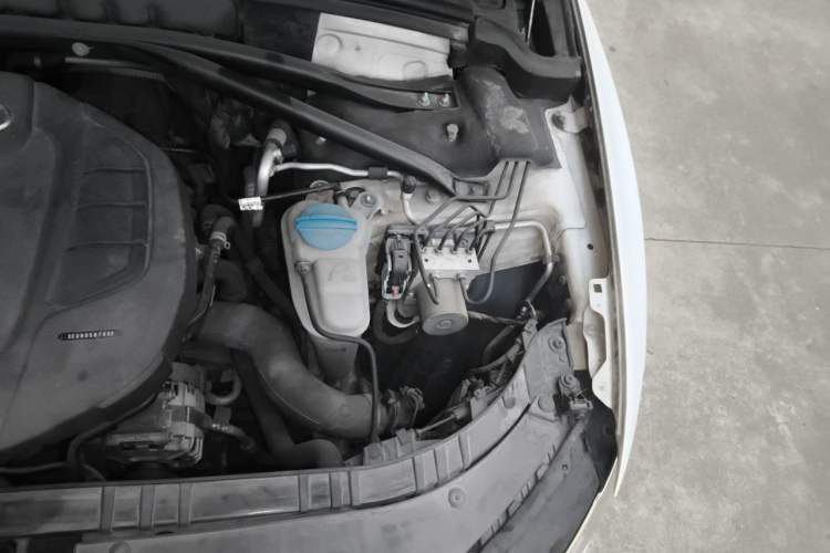 Used Audi Q5 2015 40 TFSI Trendy Edition Engine Bay Left