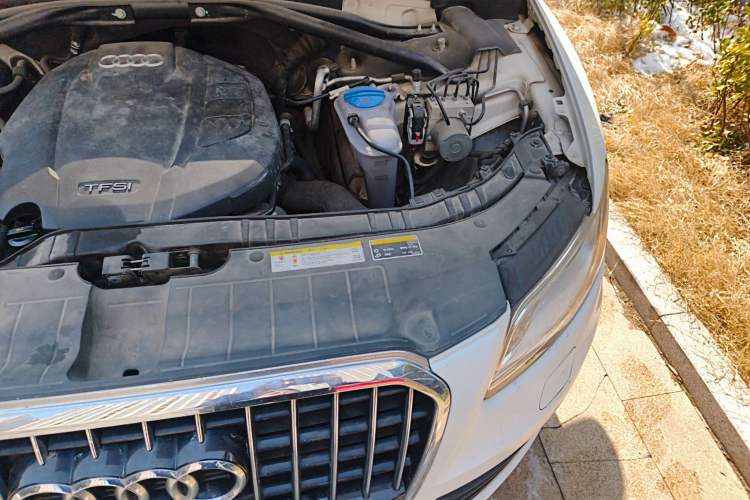 Used Audi Q5 2015 40 TFSI Trendy Edition Engine Bay Left