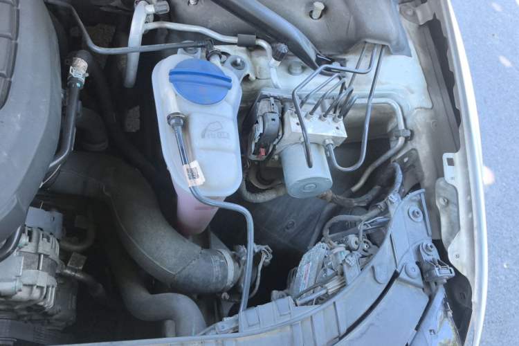 Used Audi Q5 2015 40 TFSI Technology Edition Engine Bay Left