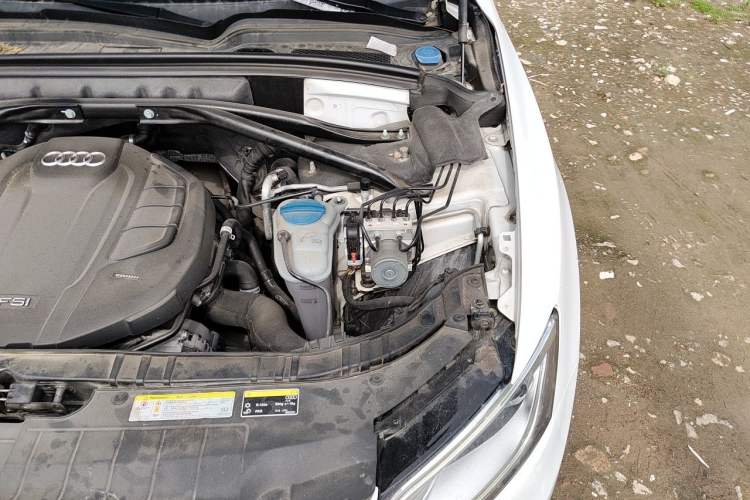Used Audi Q5 2015 40 TFSI Technology Edition Engine Bay Left