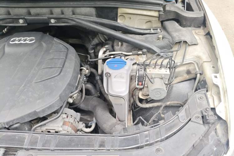 Used Audi Q5 2015 40 TFSI Technology Edition Engine Bay Left