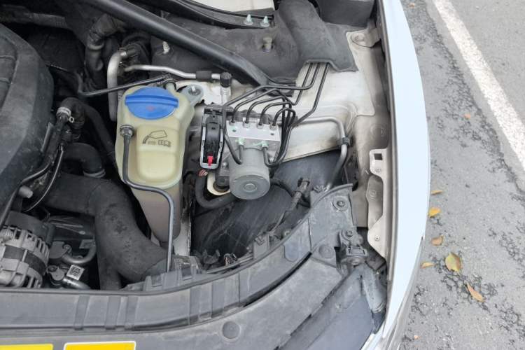 Used Audi Q5 2015 40 TFSI Trendy Edition Engine Bay Left