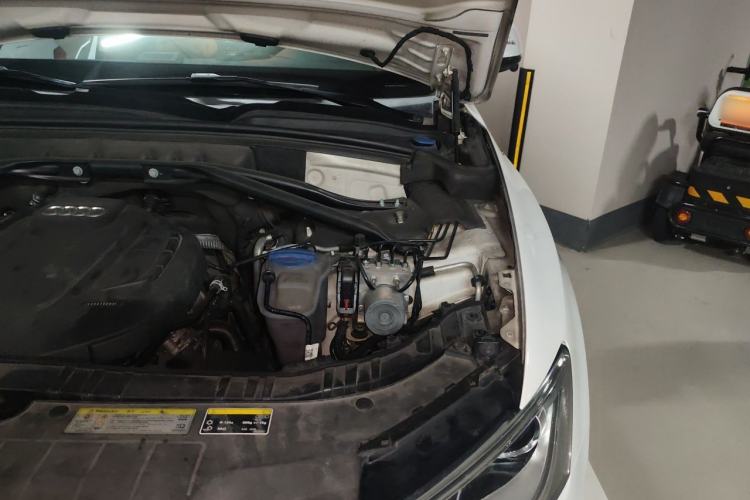 Used Audi Q5 2015 40 TFSI Technology Edition Engine Bay Left